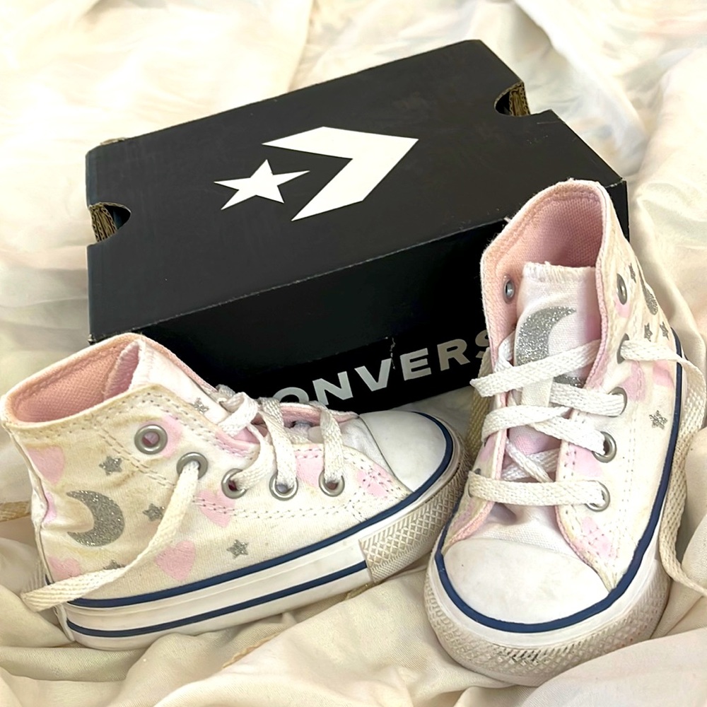 Stars moons high top converse. Toddler, Size 4